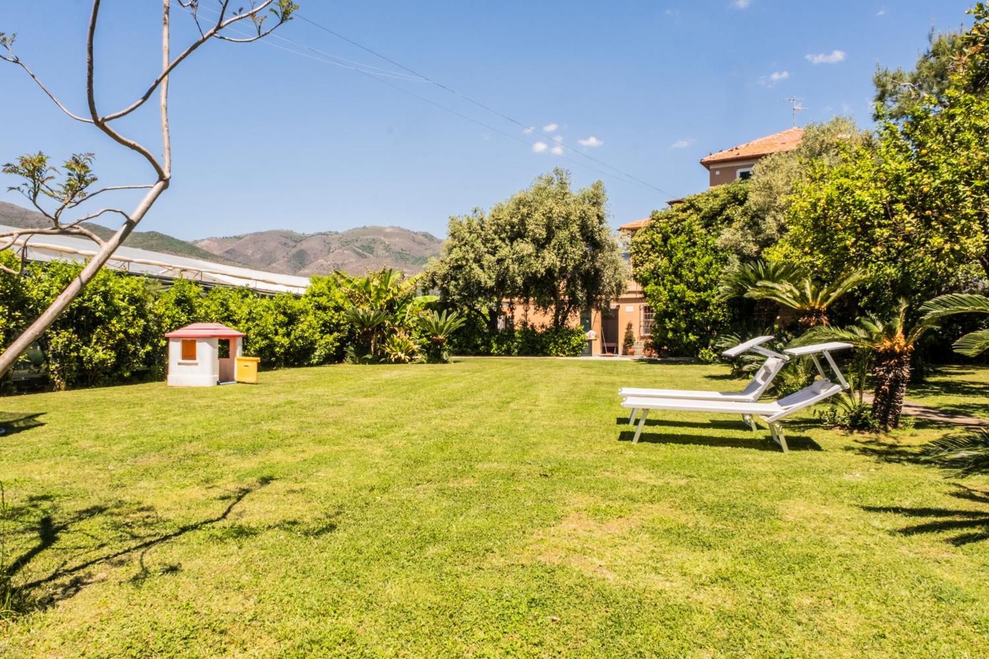 Agriturismo Giorgi Appartamenti In Riviera Ligure Албенга Екстериор снимка